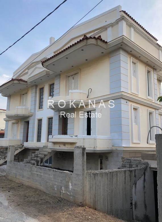 (For Sale) Residential Maisonette || East Attica/Vari-Varkiza - 300 Sq.m, 6 Bedrooms, 780.000€ 